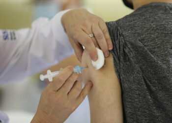 Vacina contra a gripe é gratuita mas 45% dos maringaenses não se imunizaram -Foto: Geraldo Bubniak/Arquivo AEN