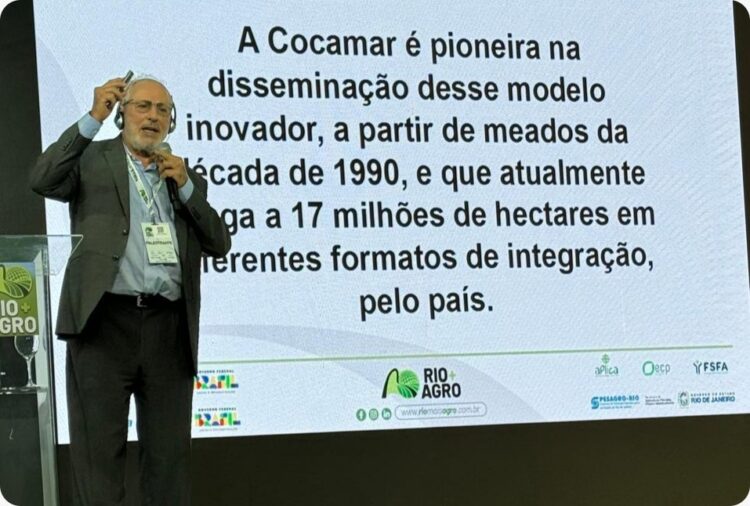 Luiz Lourenço, presidente do Conselho de Administração da Cocamar, fazendo palestra na Rio+Agro 2024