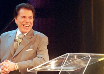 Silvio Santos é enterrado em cerimônia fechada