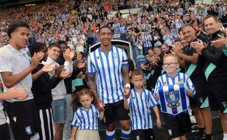 Segundo a nota, o uso e a venda do material falsificado "impactam diretamente nas receitas do clube" - Foto: Redes sociais/Sheffield Wednesday