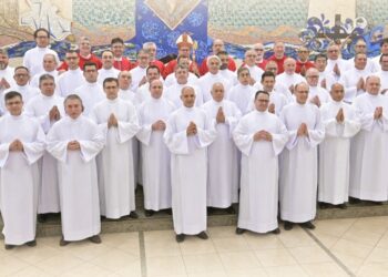 Os 40 novos diáconos, que são pessoas comuns da sociedade, passaram por seis anos de preparação   Foto: Arquidiocese de Maringá