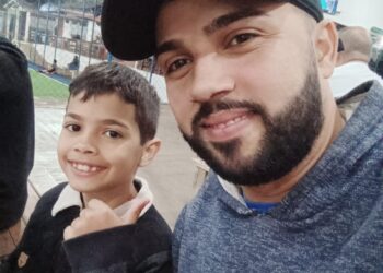 “Ser pai é ser o reflexo, o exemplo. No meu caso por ter um filho homem ele se apega bastante no que a gente faz”, é o que entende o representante comercial, Renato Felipe de Brito Oliveira, pai do Felipe - Foto: Arquivo da família