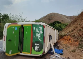 Ônibus do Coritiba Crocodiles tomba e três atletas morrem