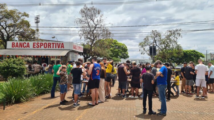 Em época de Copa do Mundo, é sempre um momento especial, crianças, adultos, famílias, se aglomeram na região da Banca Esportiva - Foto: Arquivo BE