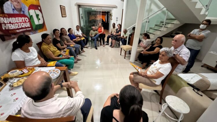 Humberto Henrique se reúne com moradores do Jardim Itália