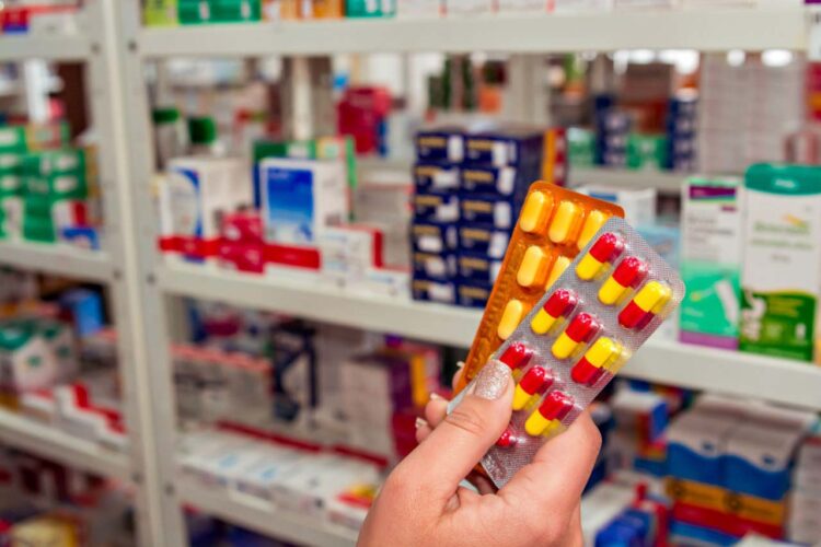 “Para alguns, pode haver uma redução de preços, já que o PMPF reflete os preços reais, que podem ser menores do que o PMC. No entanto, isso não é garantido para todos os medicamentos” - Foto: SEFA-PR