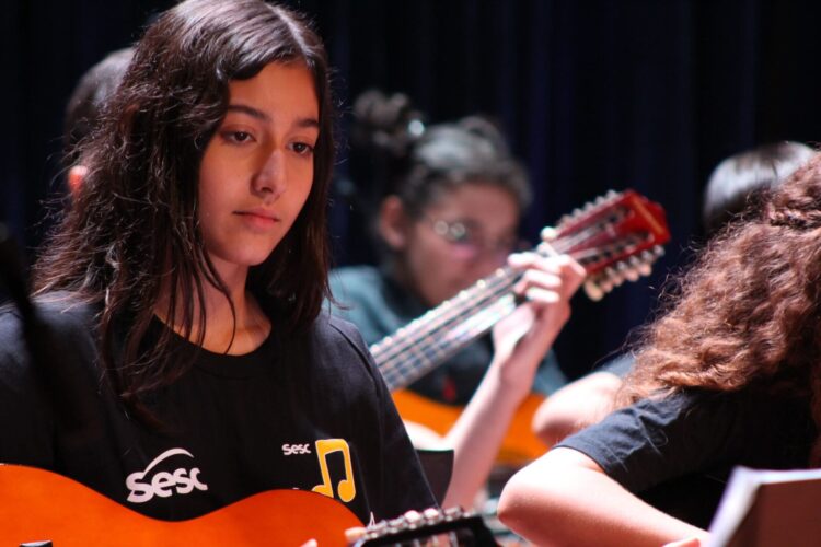 Turma de Violões e Violas Caipiras é formada principalmente por jovens talentos do CDM (Crédito: Cristiano Martinez)