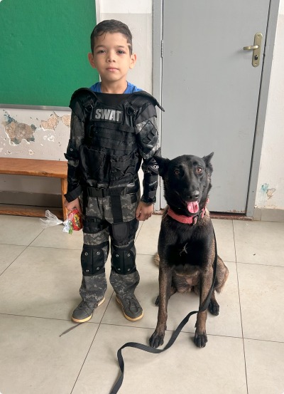 K9 da Polícia Penal na festa do Dia das Crianças em escola de Paiçandu