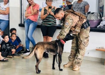 K9 da Polícia Penal vão a escola de Paiçandu no dia das Crianças