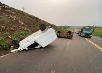 Colisão provoca capotamento de veículos no Contorno Sul - Foto: Edilson Marques