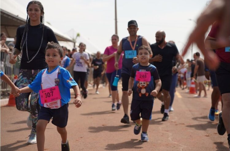 A tradicional corrida ‘12 de Outubro’ reuniu 1,2 mil corredores na estrada Jaguaruna em Sarandi - Foto: Prefeitura