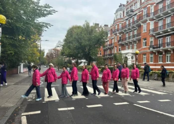 Um grupo de idosos que estudam língua inglesa na Unati UEM vai passar 13 dias em Londres e Paris