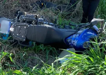 Motociclista de Maringá morre ao bater de frente em um bitrem com sua Triumph Tiger 800 de frente em uma carreta Foto: TN Online