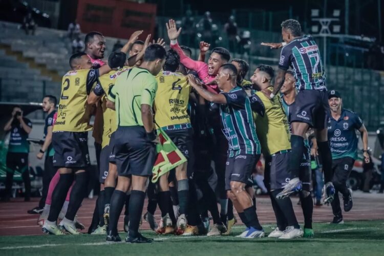 Na edição anterior, Tricolor venceu PSTC na final e ficou com o troféu Juninho Palpite em duelo disputado no Estádio Willie Davids. Crédito: Fernando Teramatsu/Maringá FC.