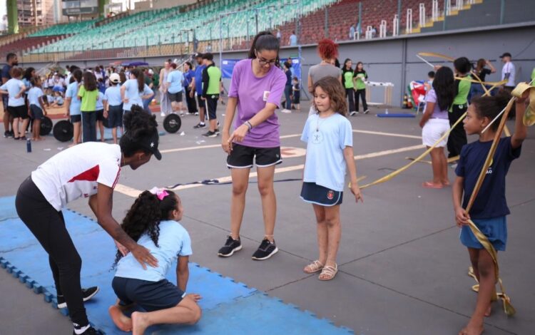 A ação reuniu crianças e adolescentes de diversas instituições assistenciais, da rede municipal de ensino e de centros esportivos da cidade - Foto: Fábio Reina/Pref. Maringá