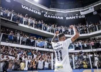 Santos goleia o Vila Nova e fica próximo à elite