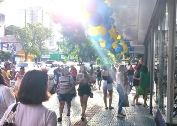 Movimento no comércio maringaense no período de compras de Natal em 2024 (Crédito: Arquivo/Cristiano Martinez)