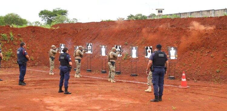 O espaço é voltado para treinamento de armamento e tiro - Foto: Fábio Reina/Pref. Maringá