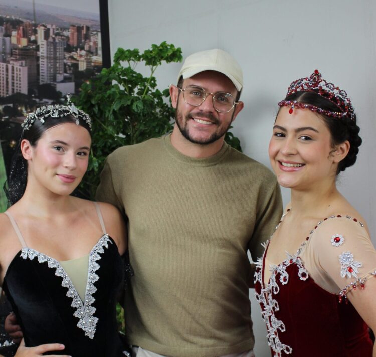 Nos dias 11 e 12 de dezembro, o Teatro Calil Haddad, vai ser palco de um grande espetáculo intitulado ‘Flora’ com os alunos do ballet clássico municipal de Maringá - Foto: Pamela Maria/OM