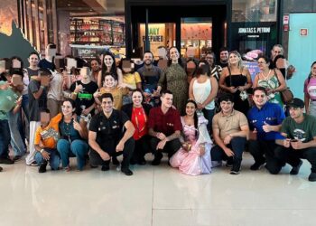 Crianças e jovens de abrigos municipais de Maringá e região tiveram um dia especial no Catuaí Shopping - Foto: Divulgação