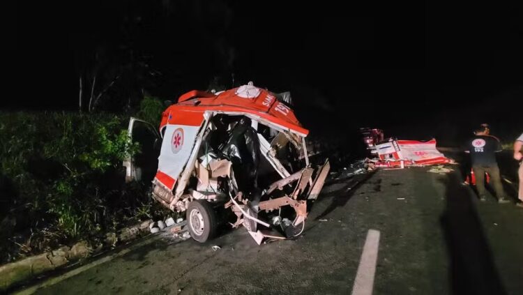 Três socorristas do Samu e paciente morrem em acidente