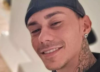 Douglas Gomes executado durante festa de Natal