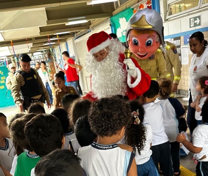 Polícia Penal participa da campanha Papai Noel dos Correios em Maringá