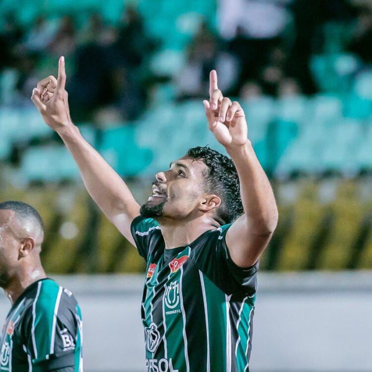 Maringá FC renova contratos de robertinho e ronald