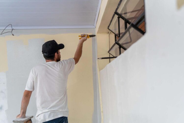 Serviços de limpeza, roçada, pintura e dedetização estão sendo realizados durante o recesso - Foto: SEED