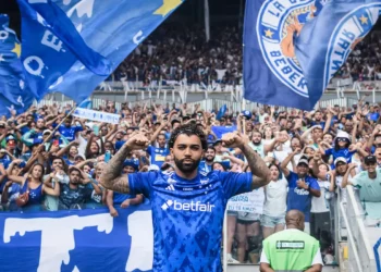 Gabigol é recepcionado por mais de 40 mil torcedores do Cruzeiro