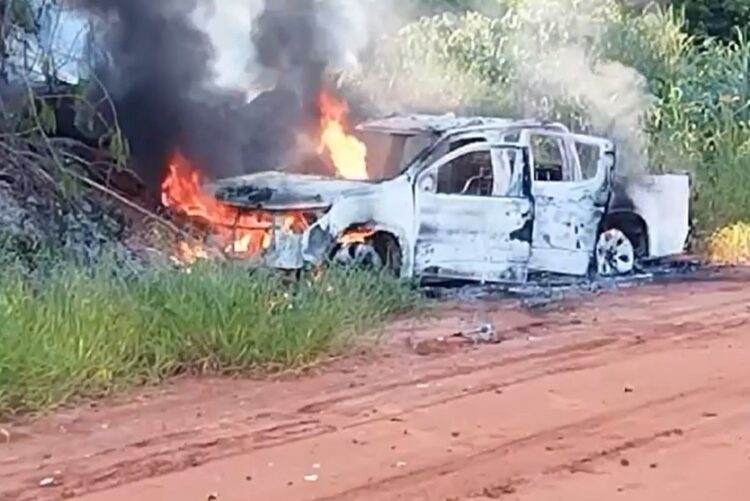 caminhonete da família paraguaia encontrada incendiada