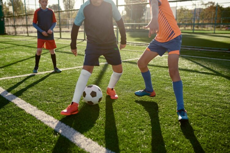 projeto social oferece aulas de futebol gratuitas