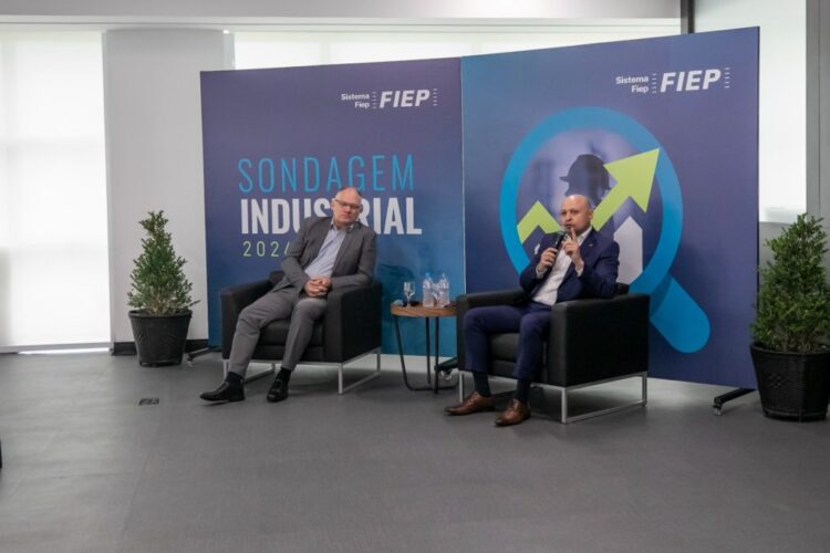 O resultado da sondagem sobre o otimismo dos industriais paranaenses foi apresentado em entrevista coletiva na manhã desta quinta-feira na Fiep Foto: Gelson Bampi