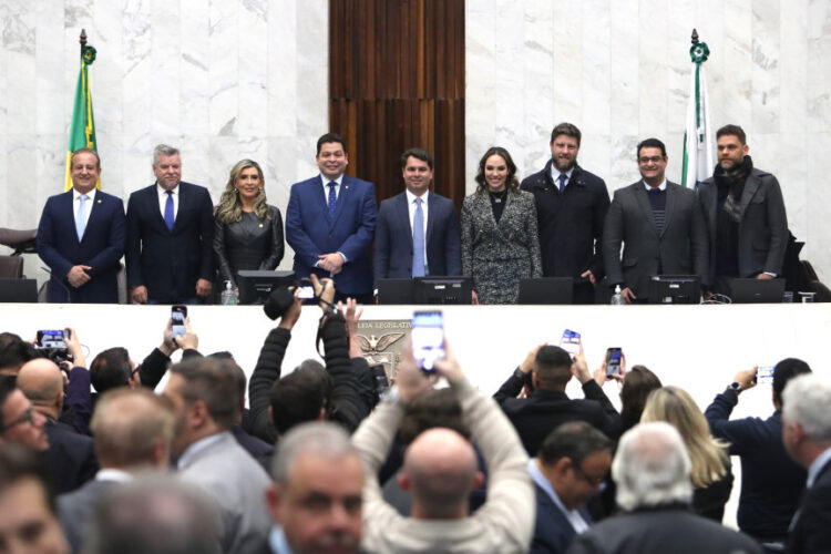 Posse da Mesa Diretora da Assembleia reabre trabalhos legislativos