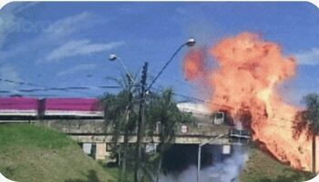 Caminhão explode na PR-092, motorista escapa