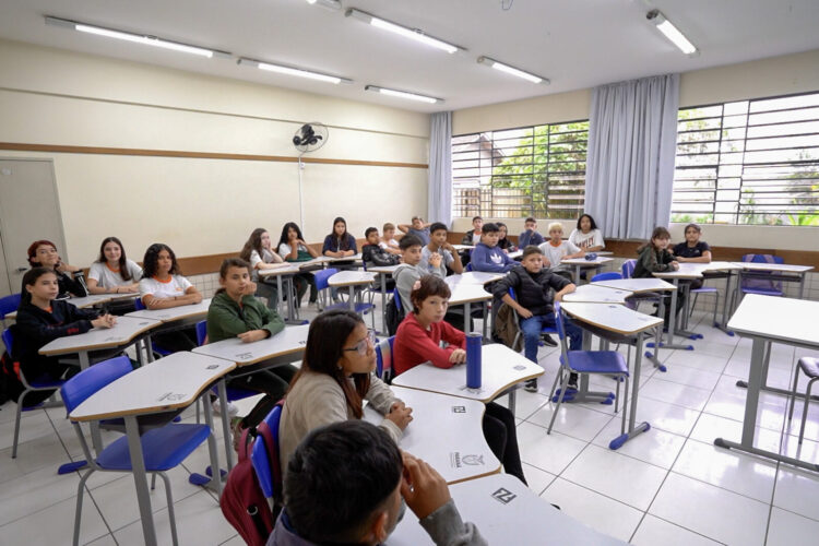 APP-Sindicato diz que aulas foram iniciadas com problemas em escolas, como falta de professores