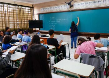 A nomeação dos novos professores que iniciam na rede estadual do Paraná em julho, deve ocorrer um mês antes - Foto: Gabriel Rosa/AEN