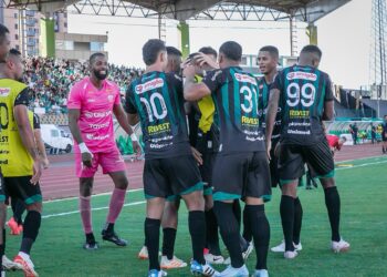 Max Miller foi o autor dos dois gols do Maringá FC no Coritiba