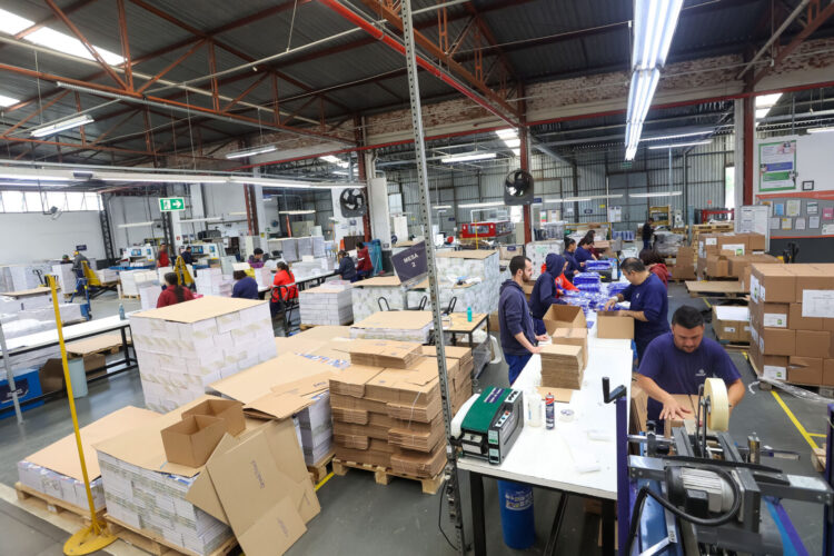 Para auxiliar de linha de produção são 326 vagas - Foto: Gilson Abreu/AEN