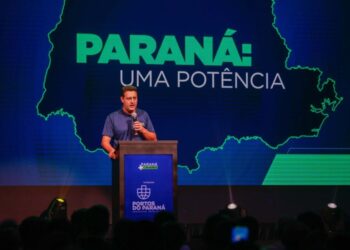 Ratinho fala do Paraná aos prefeitos na abertura do Paraná Mais Cidades