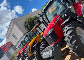 tratores avariados nas enchentes do Rio Grande do Sul estavam sendo vendidos no Paraná como novos