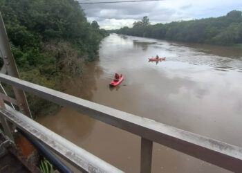 o menino foi arrastado pela correnteza e foi encontrado a cerca de 8 quilômetros do local em que havia desaparecido  - Foto: CBMPR