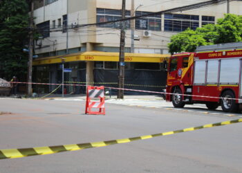 Reforma era feita na esquina do prédio, localizado no Centro de Maringá (Crédito: Cristiano Martinez)