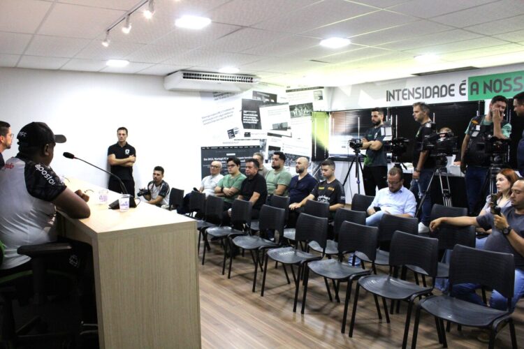 Coletiva ocorreu na nova sala de imprensa do clube (Crédito: Cristiano Martinez)