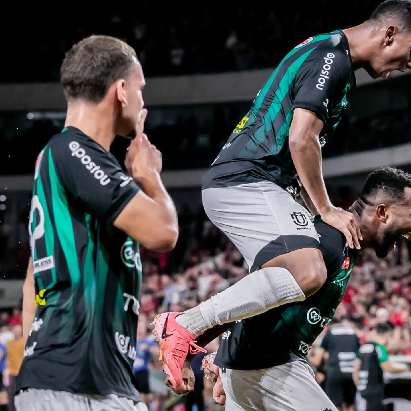 Maringá FC goleia o Athletico por 3 a 0 na Ligga Arena e vai à final do Paranaense