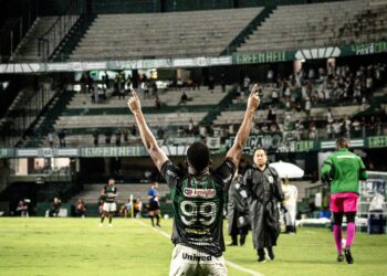 Maringá FC elimina o Coxa e se classifica para as semifinais