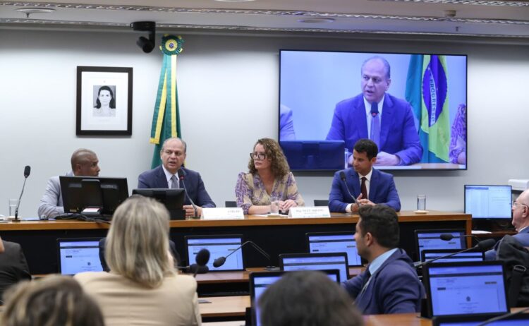 Eleito por unanimidade, Ricardo Barros assume presidência de comissão permanente da Câmara