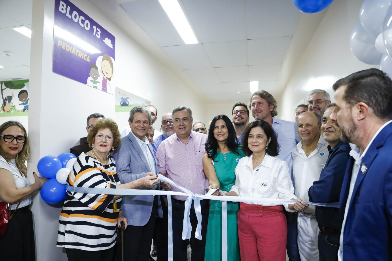 Silvio Barros festeja 100 dias de governo entregando obras