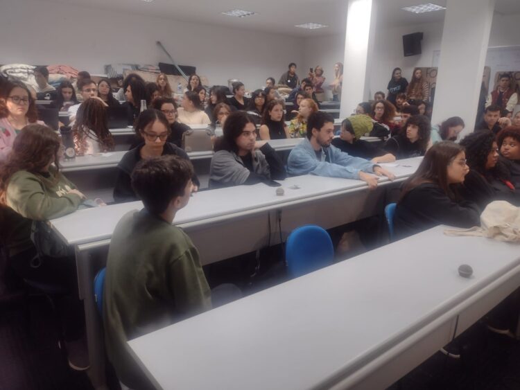Ocupação da Reitoria da UEM entra no segundo dia
