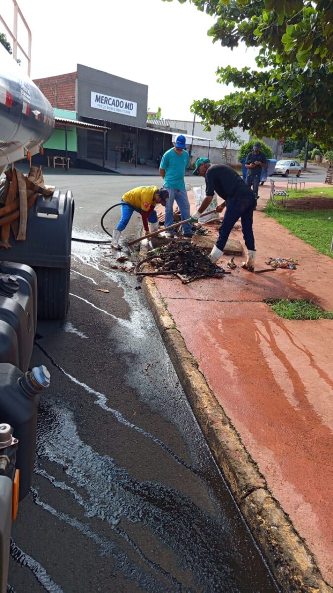 lixo no bueiro preocupa prefeitura de Mandaguaçu